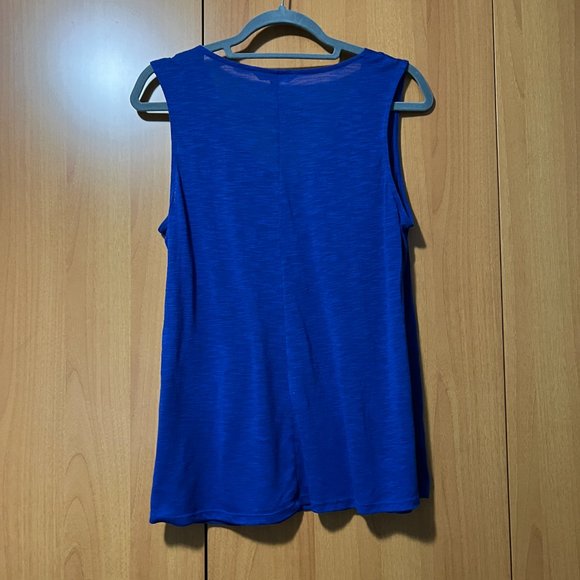 Blue sleeveless top - Picture 2 of 3